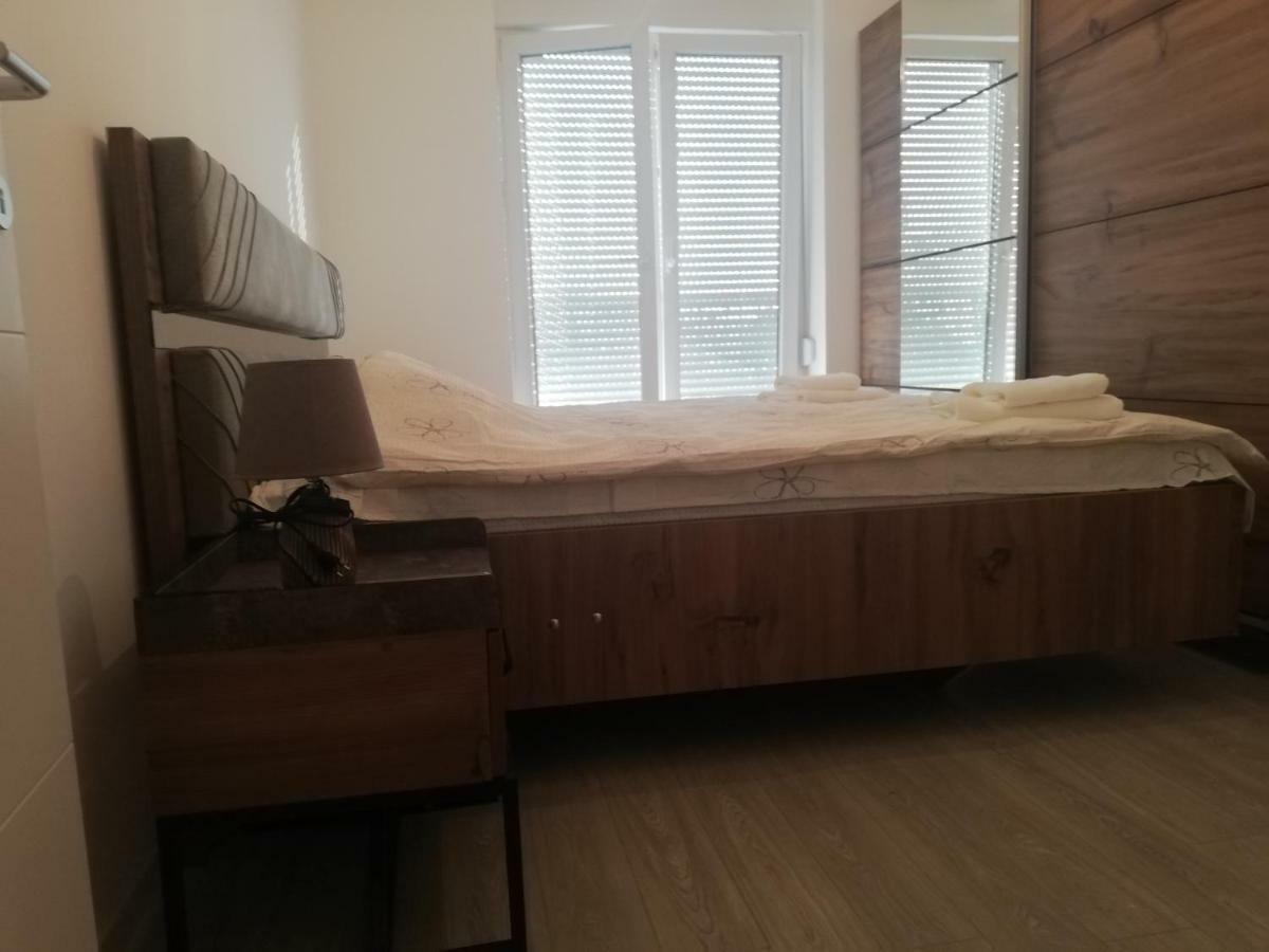 Apartment 3 Pristina Buitenkant foto