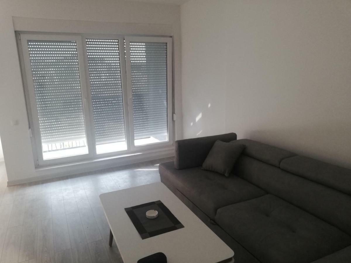 Apartment 3 Pristina Buitenkant foto
